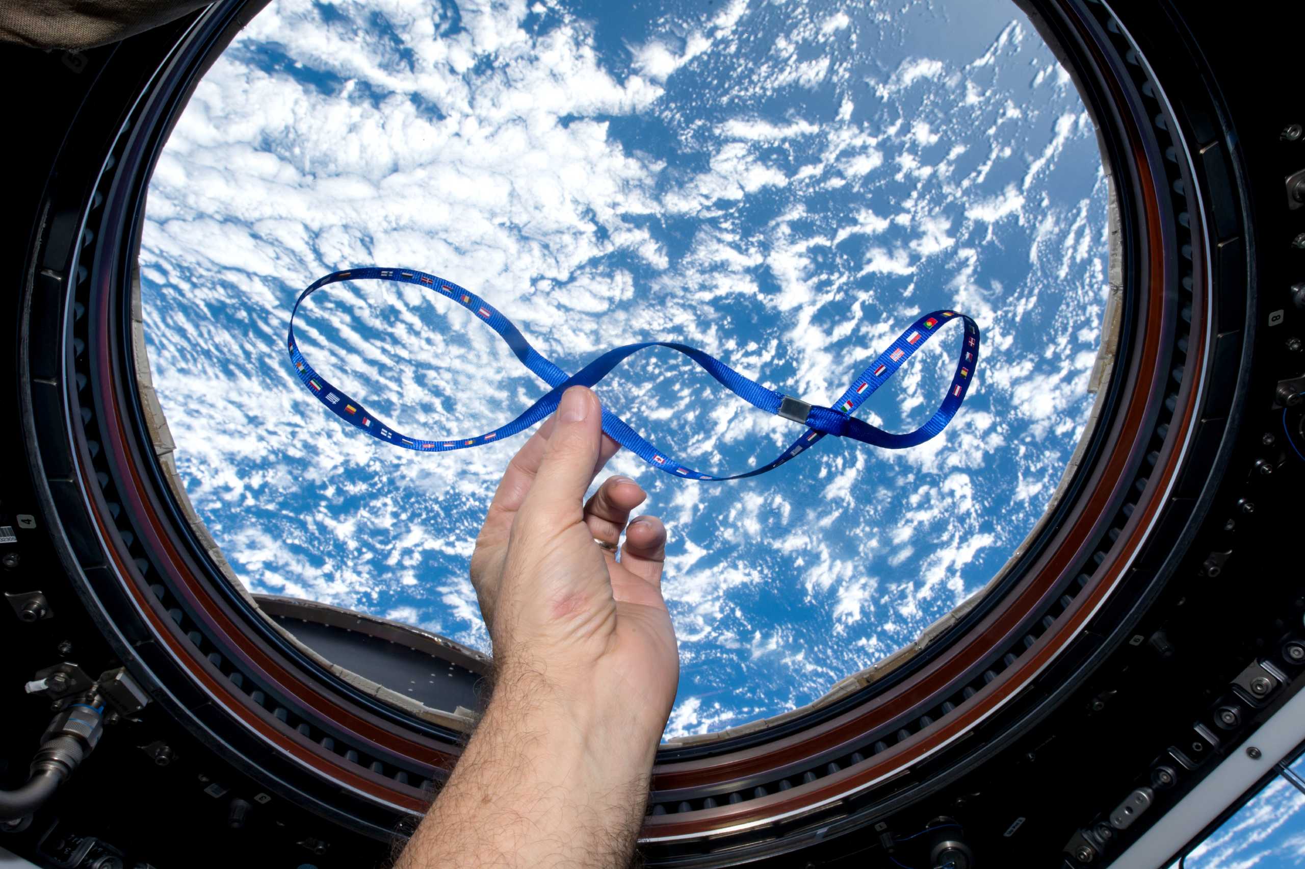 Il Terzo Paradiso – Stazione spaziale internazionale, 2017 Foto scattata dall’astronauta Paolo Nespoli dalla Stazione Spaziale Internazionale nell'ambito della missione VITA organizzata da ASI e ESA. Foto: Paolo Nespol Il Terzo Paradiso – Stazione spaziale internazionale, 2017 Foto scattata dall’astronauta Paolo Nespoli dalla Stazione Spaziale Internazionale nell'ambito della missione VITA organizzata da ASI e ESA.<br />
Foto: Paolo Nespol